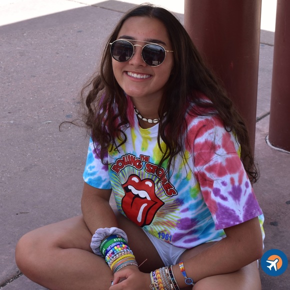 Meet your Posher, Ariana - Picture 1 of 1